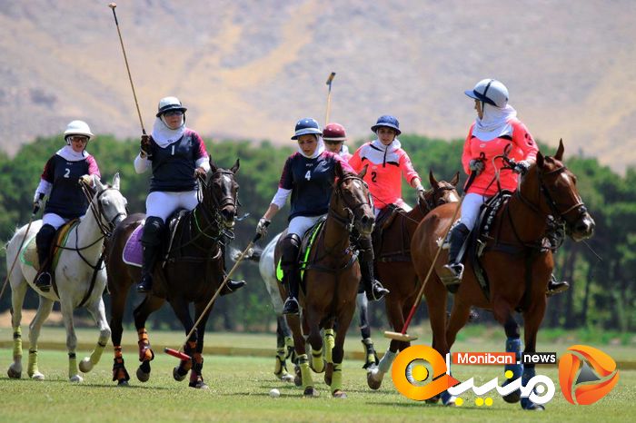 جشن قهرمانی تیم دختران زنده رود در رقابت های چوگان