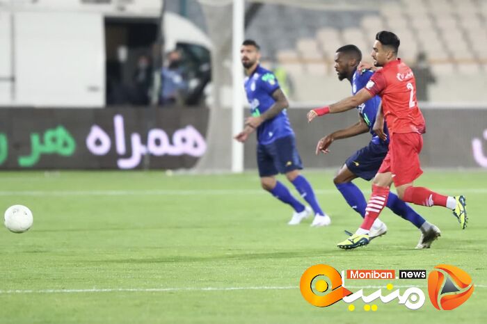 استقلال و تراکتور