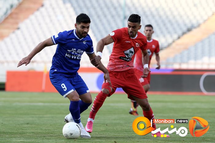 دیدار تیم های فوتبال استقلال - تراکتور