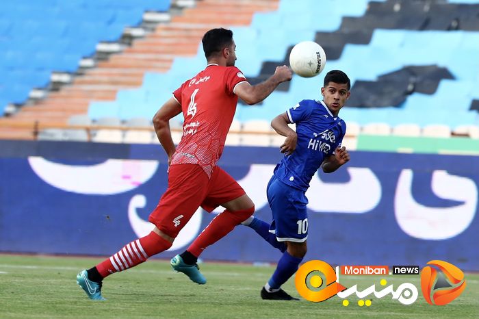 دیدار تیم های فوتبال استقلال - تراکتور