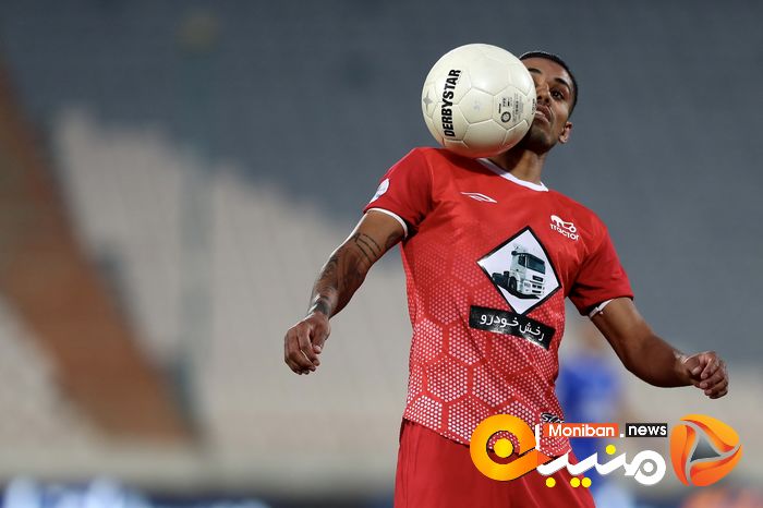 دیدار تیم های فوتبال استقلال - تراکتور