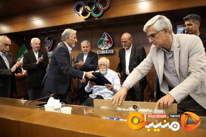 مراسم تجلیل از اردشیر لارودی، پیشکسوت روزنامه نکاری ورزشی و نفرات اول جشنواره جهانی ایپس در روز جهانی خبرنگاران ورزشی