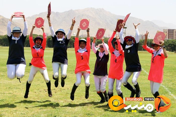 جشن قهرمانی تیم دختران زنده رود در رقابت های چوگان