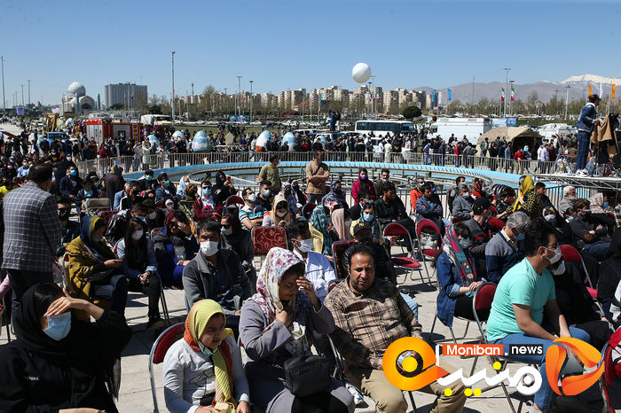 تحویل سال ۱۴۰۰ در میدان آزادی تهران