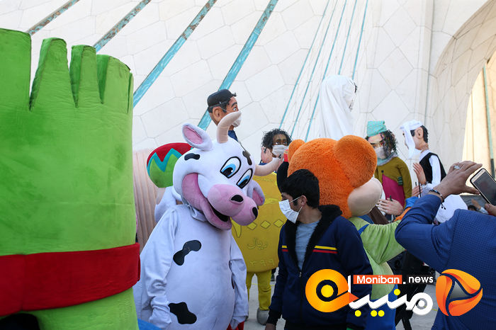 تحویل سال ۱۴۰۰ در میدان آزادی تهران