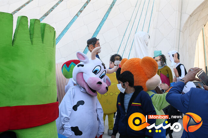 تحویل سال ۱۴۰۰ در میدان آزادی تهران