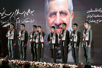 MAB_5012بزرگداشت چهلمین روز شهادت «محمدسعید ایزدی»