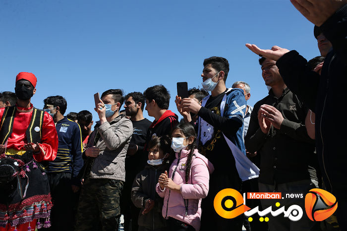 تحویل سال ۱۴۰۰ در میدان آزادی تهران