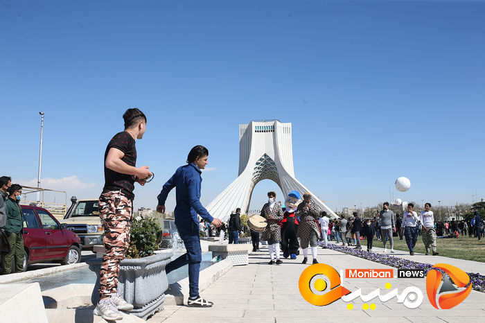 تحویل سال ۱۴۰۰ در میدان آزادی تهران