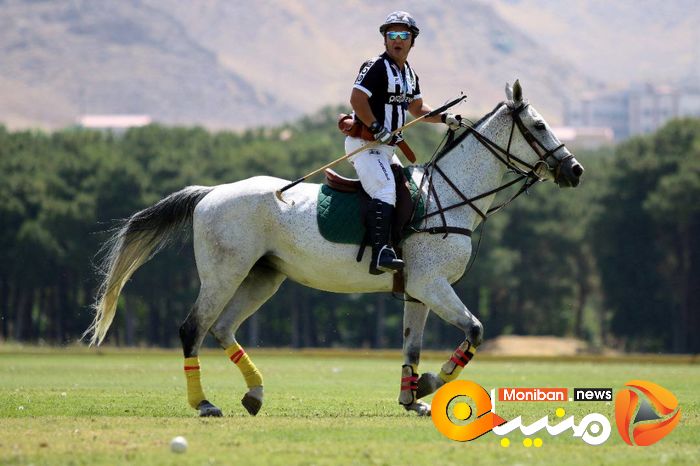 جشن قهرمانی تیم دختران زنده رود در رقابت های چوگان