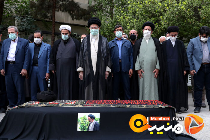 اقامه نماز رهبر معظم انقلاب بر پیکر حجت‌‌‌الاسلام و المسلمین دعائی