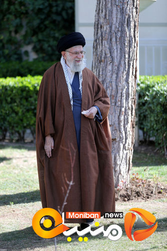 کاشت نهال در هفته منابع طبیعی توسط رهبر معظم انقلاب