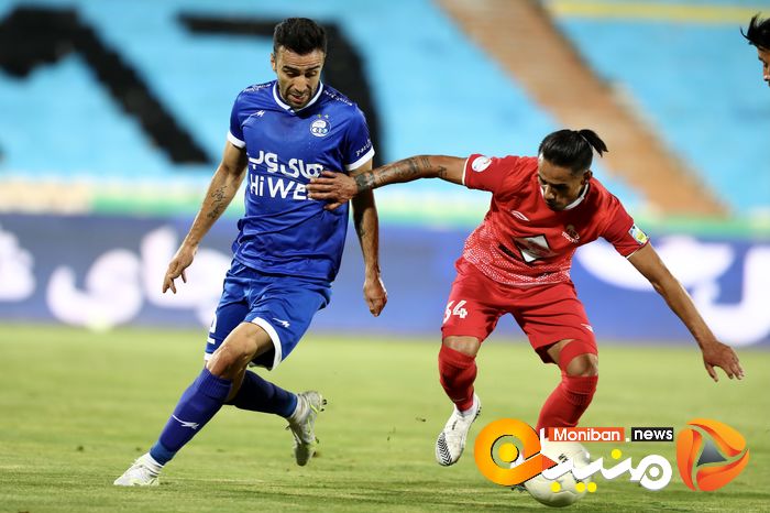 دیدار تیم های فوتبال استقلال - تراکتور