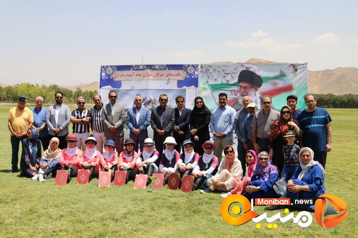 جشن قهرمانی تیم دختران زنده رود در رقابت های چوگان