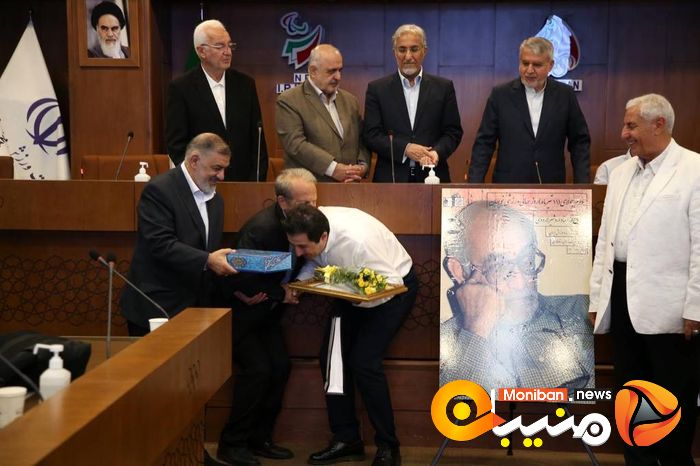 مراسم تجلیل از اردشیر لارودی، پیشکسوت روزنامه نکاری ورزشی و نفرات اول جشنواره جهانی ایپس در روز جهانی خبرنگاران ورزشی